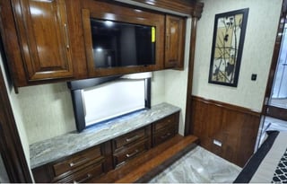 Luxury Disel Push, sleeps 8, 1.5 bath, washer &dry