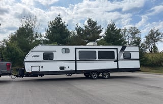 36ft Vibe Sleeps 10, Perfect for Family Adventures