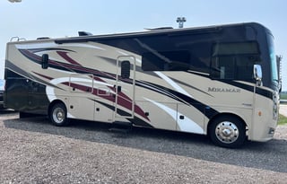 2021 Thor Motor Coach Miramar 34.6