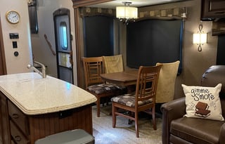 Large, family friendly fifth wheel *Delivery Only*