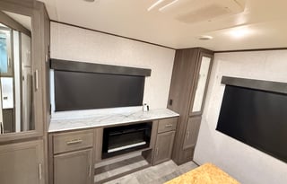 Spacious & Move-In Ready RV for Long-Term Rental