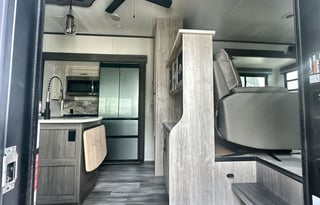 King Bed W/ King SIZE Space! FR sandpiper 3990fl