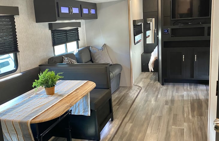 Very open plan, 32 inch flatscreen with DVD player for your entertainment needs. Unit also has a radio with indoor outdoor speakers!