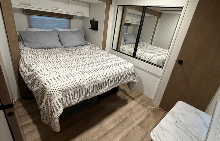 Queen bed!