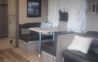 2022 Coachmen Legacy Edition 37 ft 303RKDS