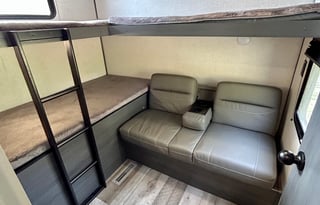 BEAUTIFUL BUNKHOUSE - 2022 Aspen Trail 3280BHS