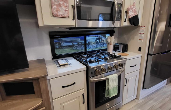 fully equipped kitchen