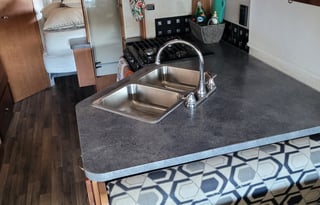 2018 Winnebago Sunstar 27PE