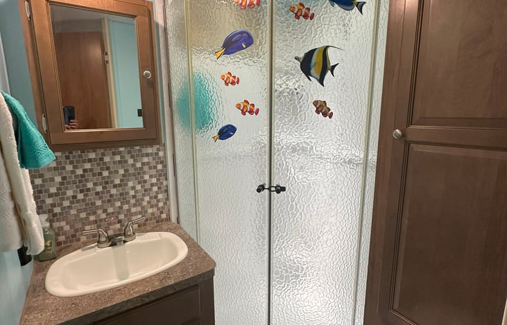 Great shower with wonderful pressure and HOT water!