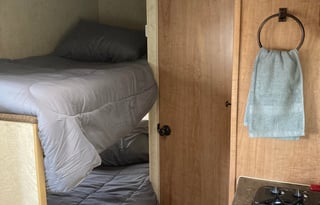 Lightweight 2012 Skyline Bobcat with Bunks