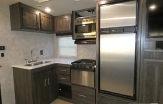 Highland Ridge Open Range Ultra Lite 31ft Sleeps 8