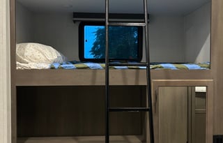 Grand Design 5th Wheel Bunkhouse w/ 2 full bath
