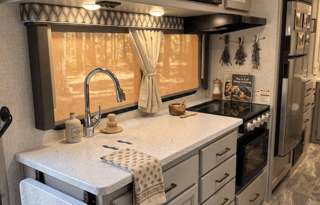 C22 Luxury Thor Motor Coach Quantum GR22