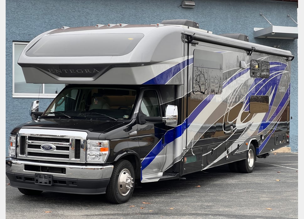 Class C Motor Home rentals in Ogdensburg