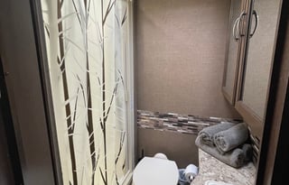 2017 Class C Thor Four Winds - WIFI included