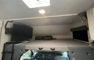 2022 EAST TO WEST Entrada 3100FB