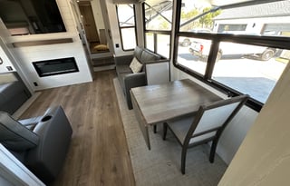 *Crazy Clean” 2024 5th Wheel!! Luxury RV!