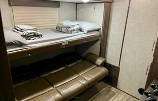 Fully Equipped RV- Perfect for Families or Couples