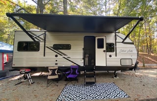 Cozy couples camper 2022 EAST TO WEST Silver Lake