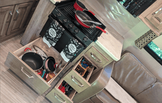 Family Adventure on Wheels 2019 Jayco Greyhawk