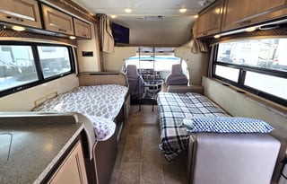 2018 Chateau 31E Bunkhouse 5 TV's