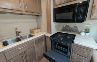 Family Getaway Ready – 2018 Jayco Greyhawk for 8