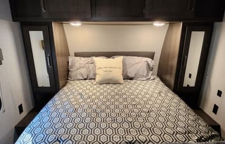 2020 Grand Design Transcend 32BHS 1 1/2 bath!