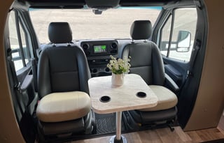 Roam & Roll: 2022 Jayco Melbourne 24L 25Ft RV