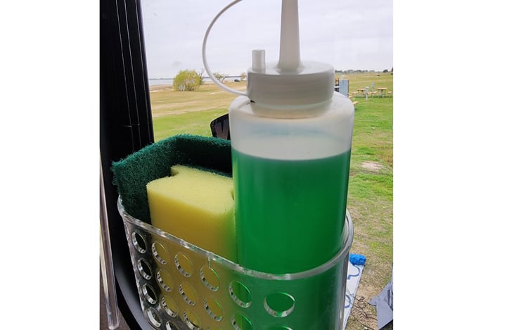 DISH SOAP HOLDER WITH SPONGE