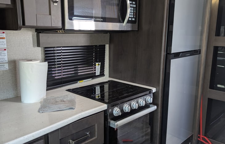 3 burner stove with larger rv oven.