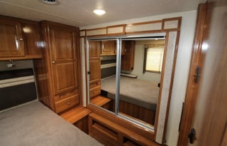 This Classy Class C is Clean, Comfortable & Cozy!