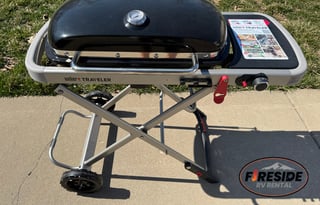 Sleeps 10! Private Bunk House and Bedroom!