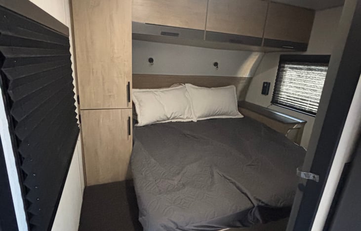 rv king all beds have waterproof sheets protecting mattresses