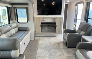 **2024 RV Rental – Your Home on Wheels!**