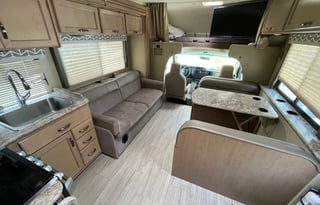 2019 Thor Daybreak 30DB Class C Super Comfortable!
