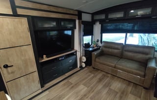 Beautiful 2022 Keystone Outback Ultra Lite