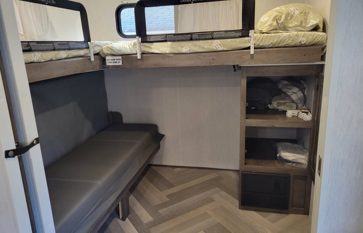 Bunk room.  Bottom couch changes into a queen bed.  Includes sheets and very comfortable.