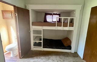 Spacious 42-ft 5th wheel RV