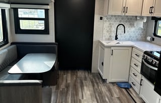 Roaming Retreat: Explore with Comfort!