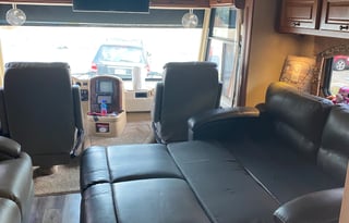 2010 Damon Challenger 371