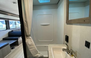 2021 Keystone Hideout LHS 318BR