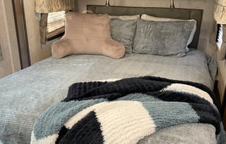 PERFECT Family RV Trailer Bunk House-PetsWelcome