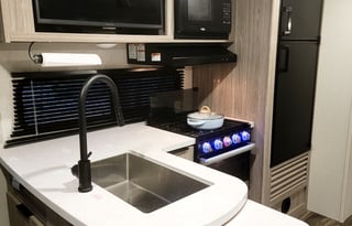 " Kelly” - Heated Winter camper!