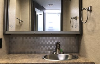 2016 Winnebago Brave 27b