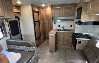 Festival Friendly RV Rental Sleeps 6