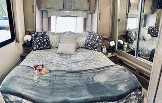 2021 RESORT STYLE RV LIVING !  32 FT Coachman Freelander