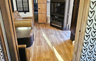 Family & Pet Friendly RV Rental- w/ Bunkhouse!