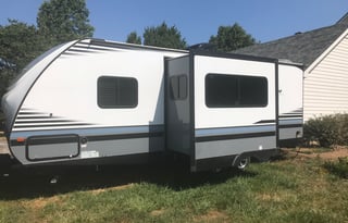 2017 Surveyor 245 BHS   Delivery available. Generator available.