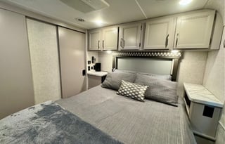Luxury Bunkhouse Sleeps 10 Solar Wifi 2 A/C + More