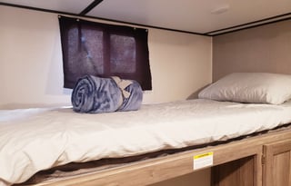 Pride of Texas Family Friendly Zinger RV